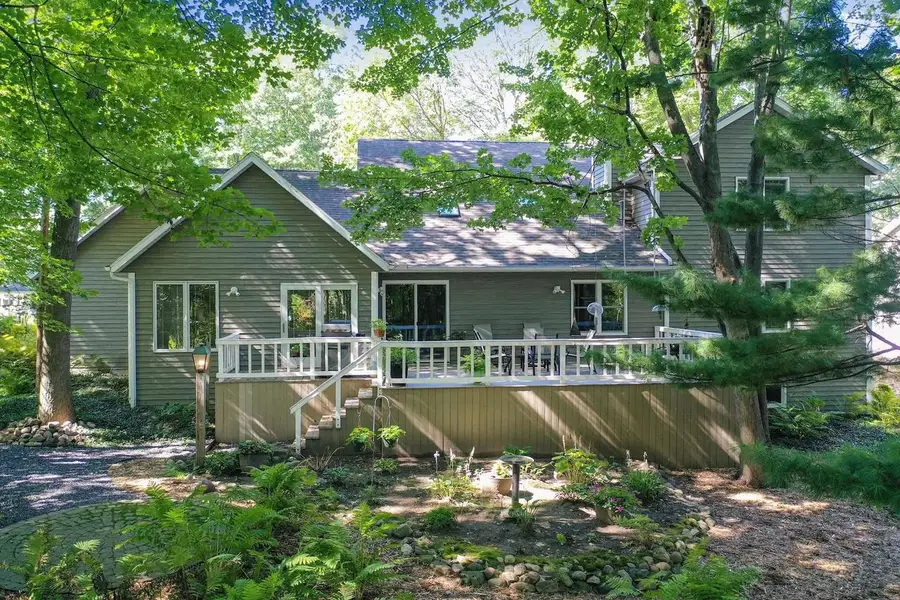 2085 CRESTWOOD SPRINGS DRIVE, Green Bay, WI 54304 - #2
