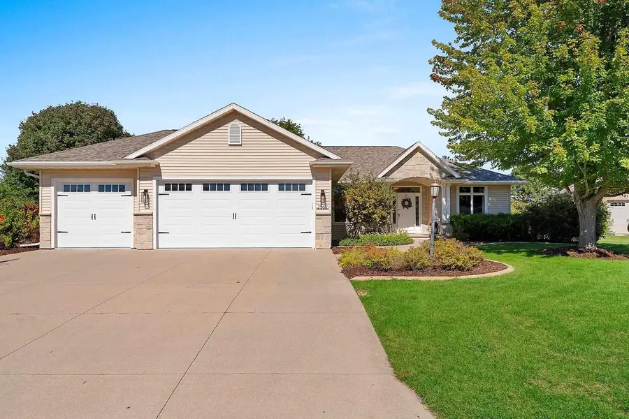 W2562 FONTANA WAY, Appleton, WI 54915 - #2