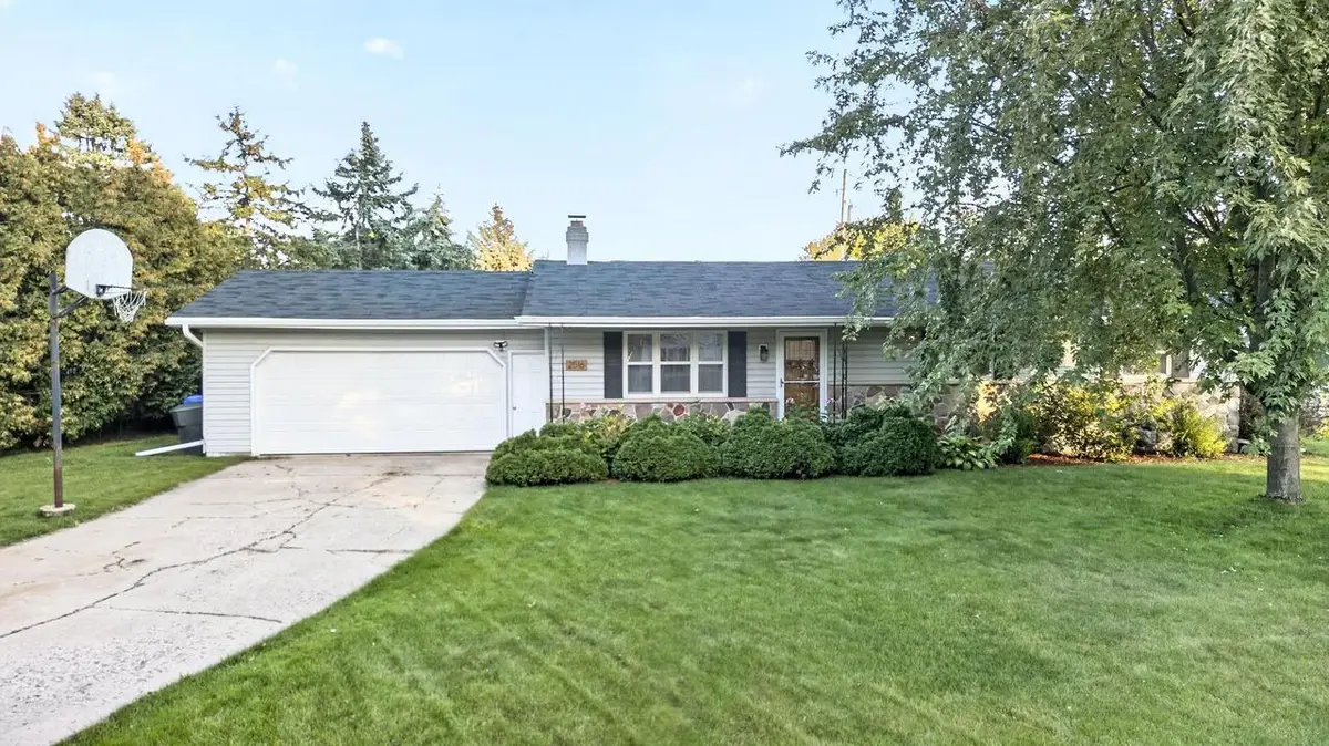 2516 N SUMMIT STREET, Appleton, WI 54914 - #1