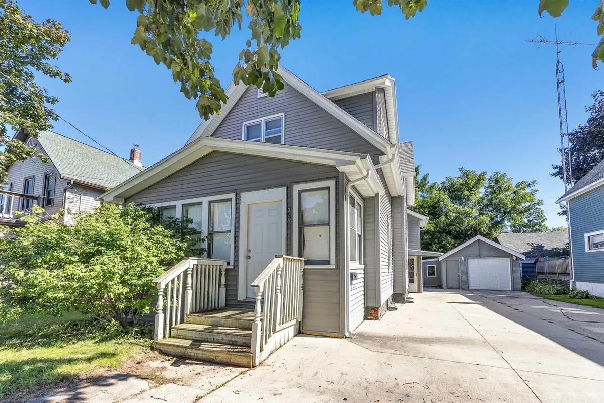 729 S 20TH STREET, Manitowoc, WI 54220 - #1