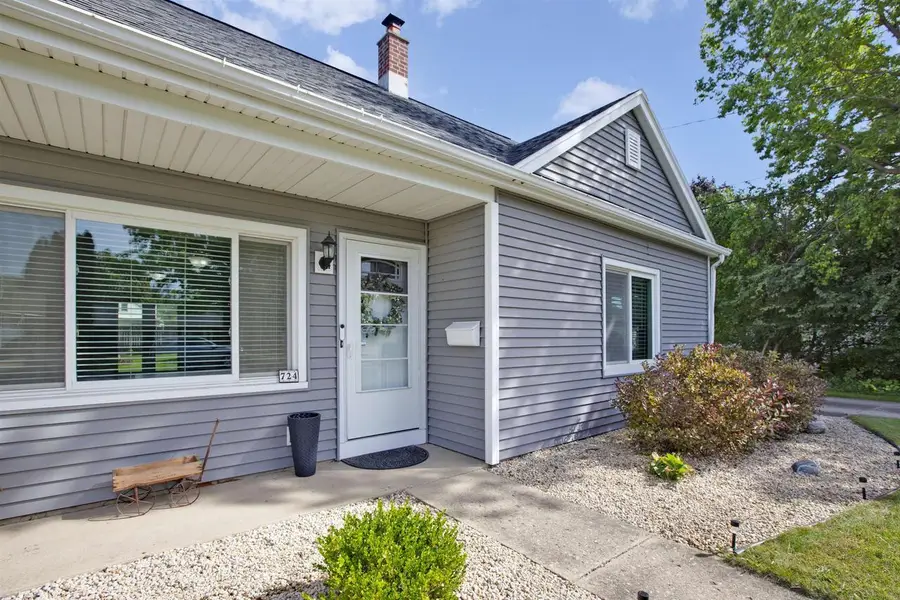 724 MITCHELL STREET, Neenah, WI 54956 - #2