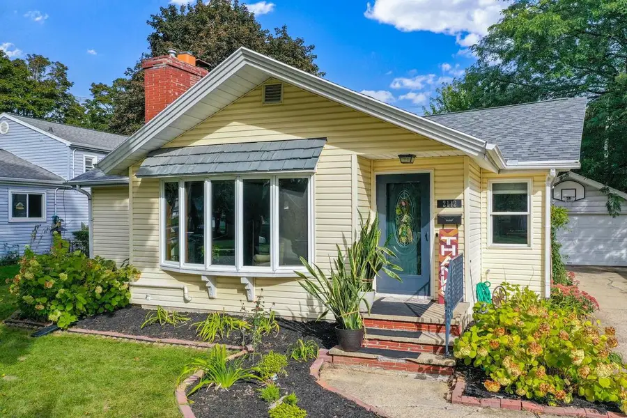 2112 N OWAISSA STREET, Appleton, WI 54911 - #3