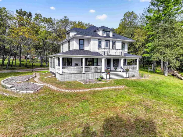 426 E NORTH LAKE STREET, Hancock, WI 54943