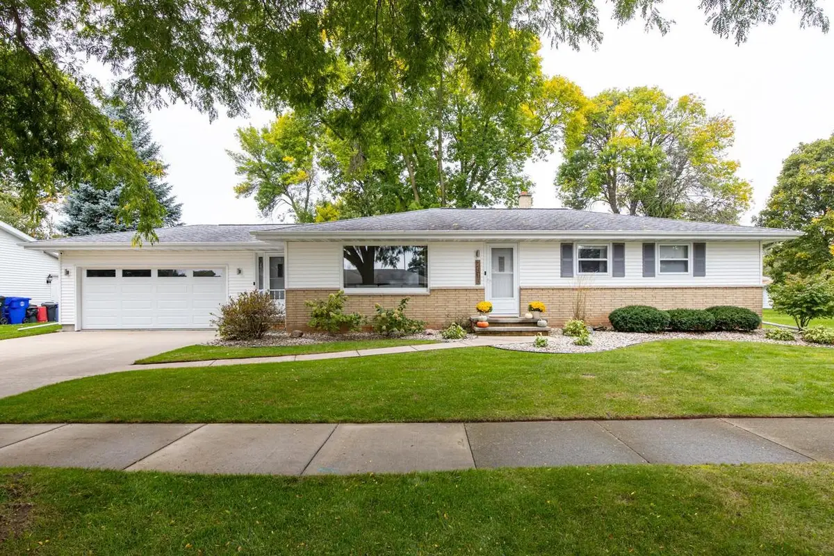 2515 S GREENVIEW STREET, Appleton, WI 54915 - #1