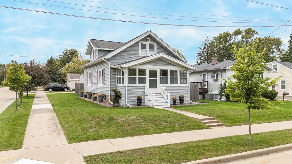 703 N SAWYER STREET, Oshkosh, WI 54902 - #1