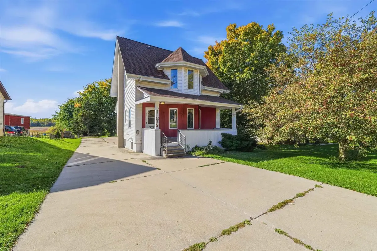 812 FOND DU LAC STREET, Mount Calvary, WI 53057 - #1