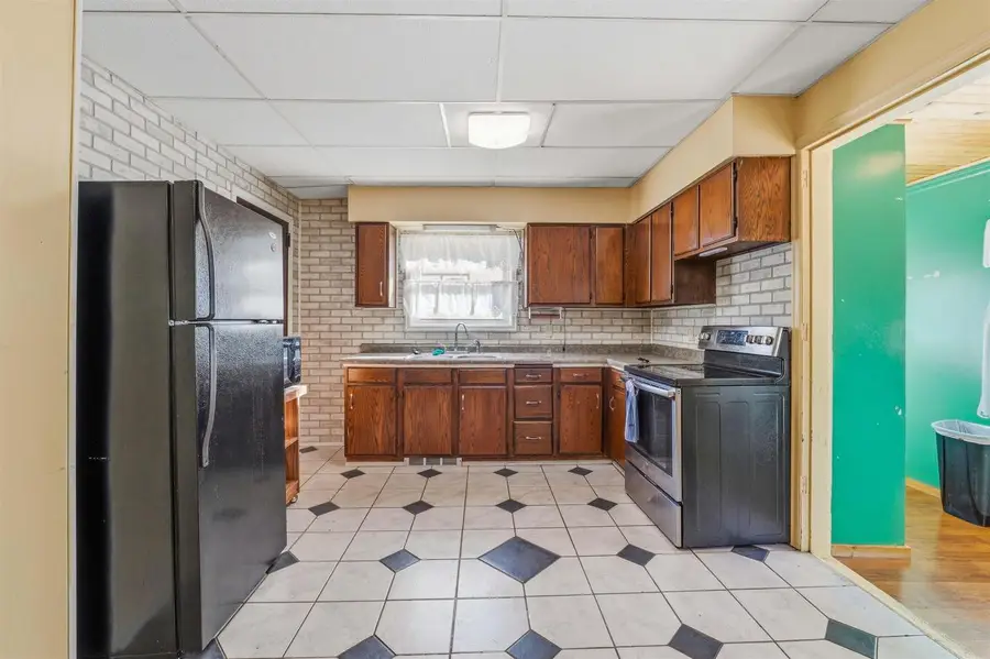 812 FOND DU LAC STREET, Mount Calvary, WI 53057 - #3