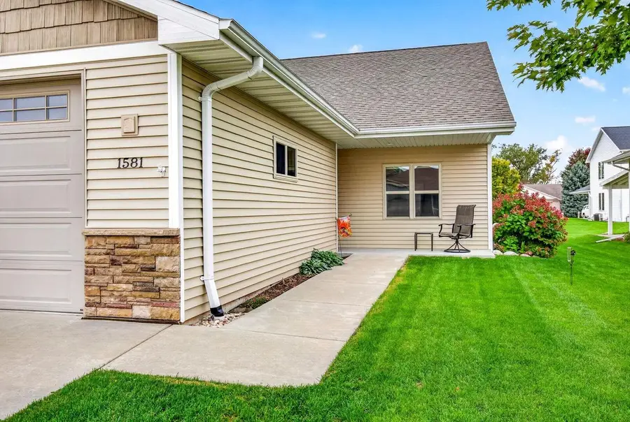 1581 REDWING DRIVE, Neenah, WI 54956 - #2