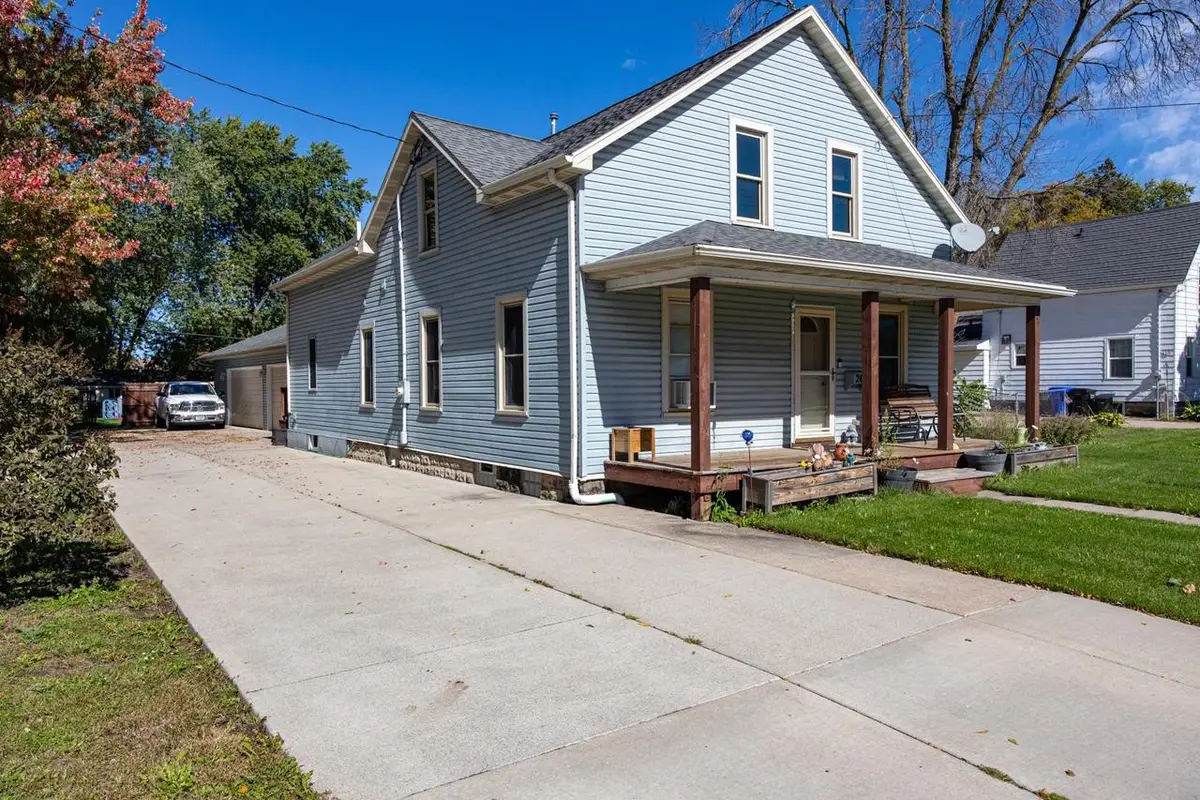 208 E CALUMET STREET, Appleton, WI 54915 - #1