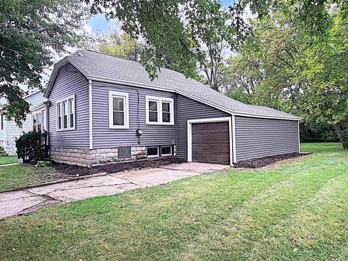 425 MONROE STREET, Neenah, WI 54956 - #1