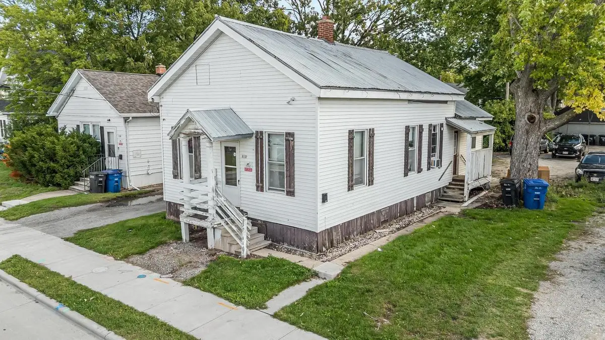 810 MCKINLEY STREET, Oshkosh, WI 54901 - #1