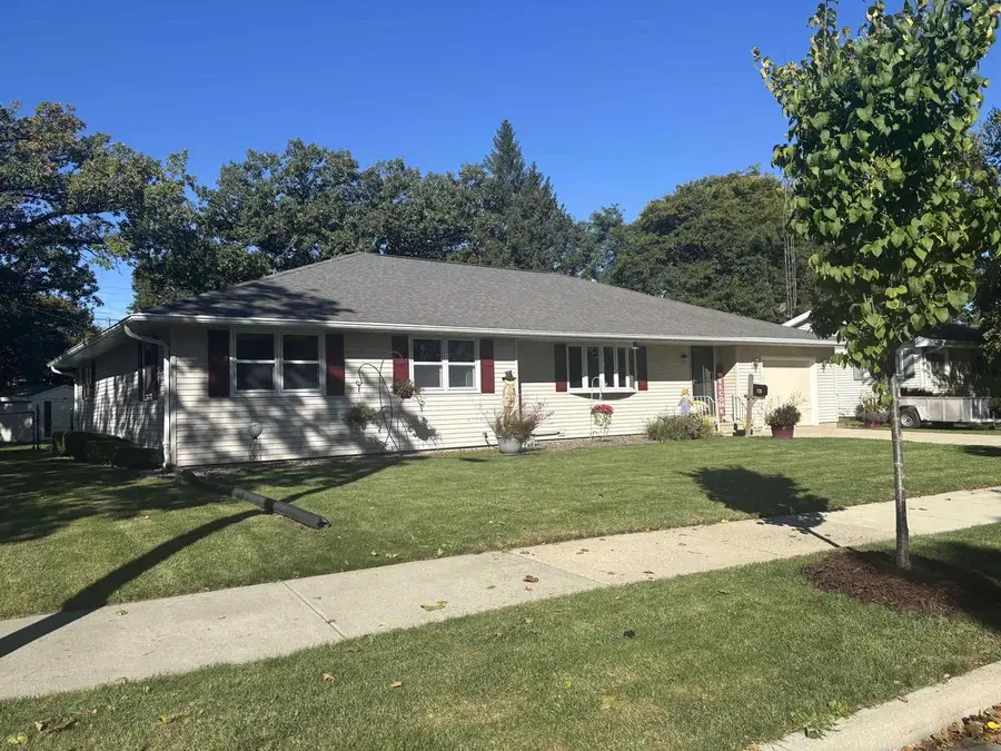 135 N MEADOW STREET, Oshkosh, WI 54902 - #2