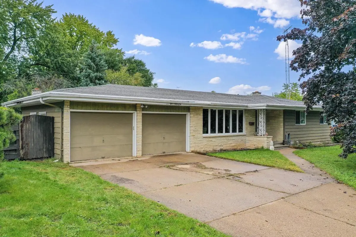 1530 W 7TH AVENUE, Oshkosh, WI 54902 - #1