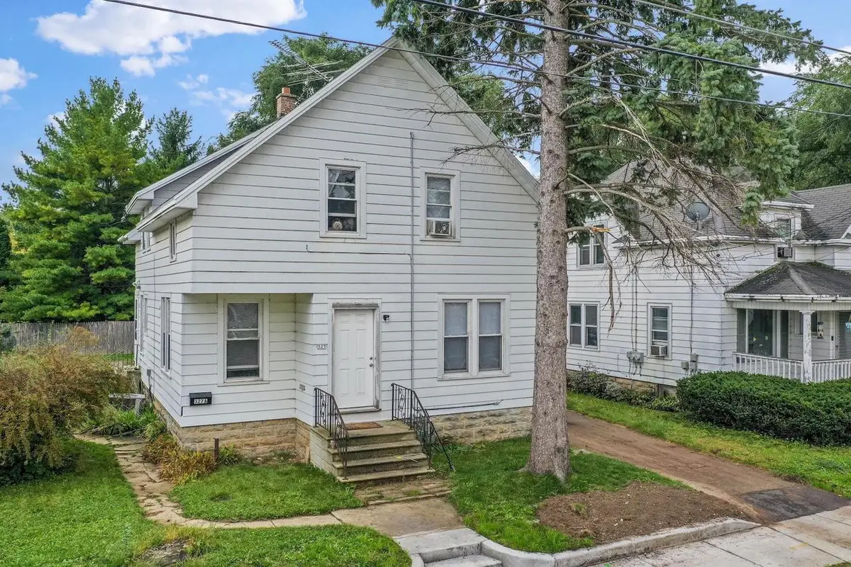 327 W 16TH AVENUE, Oshkosh, WI 54902 - #1