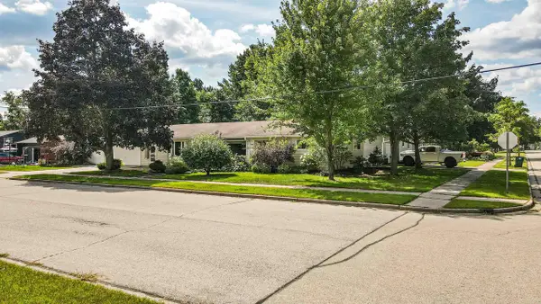 1006 9TH STREET, Waupaca, WI 54981