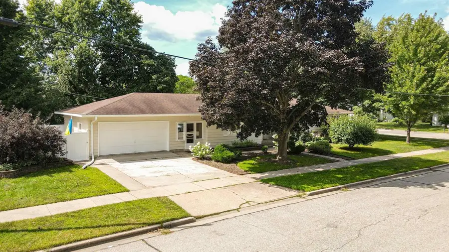 1006 9TH STREET, Waupaca, WI 54981 - #2
