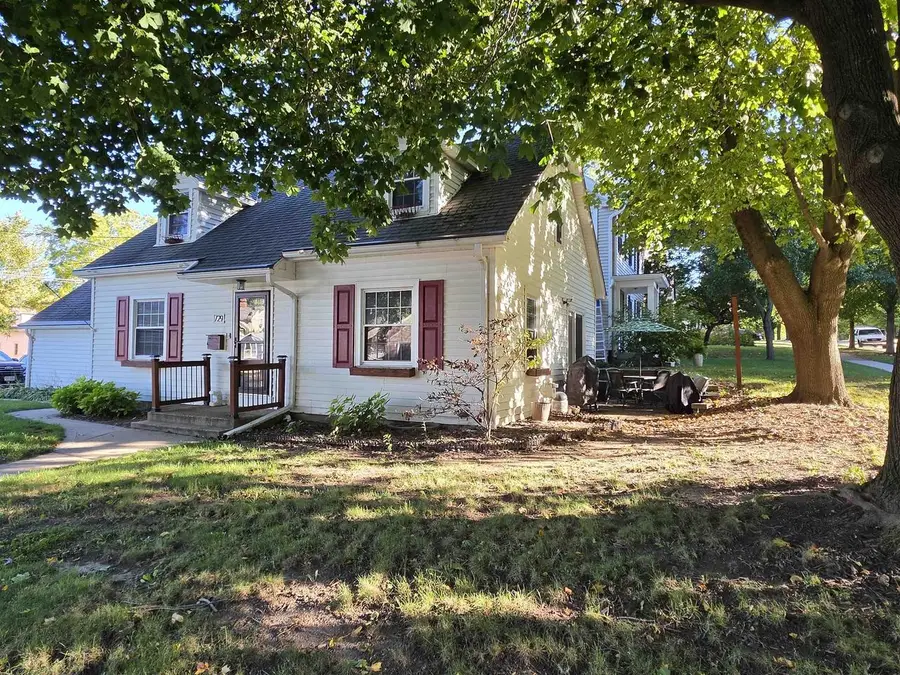 729 W OAK STREET, West Bend, WI 53095 - #3