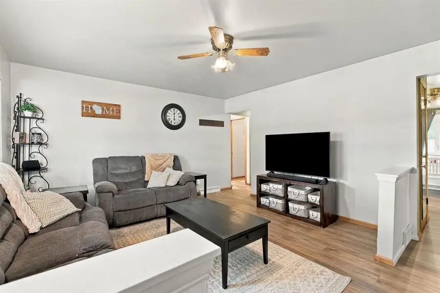 1011 S BLUEMOUND DRIVE, Appleton, WI 54914 - #3