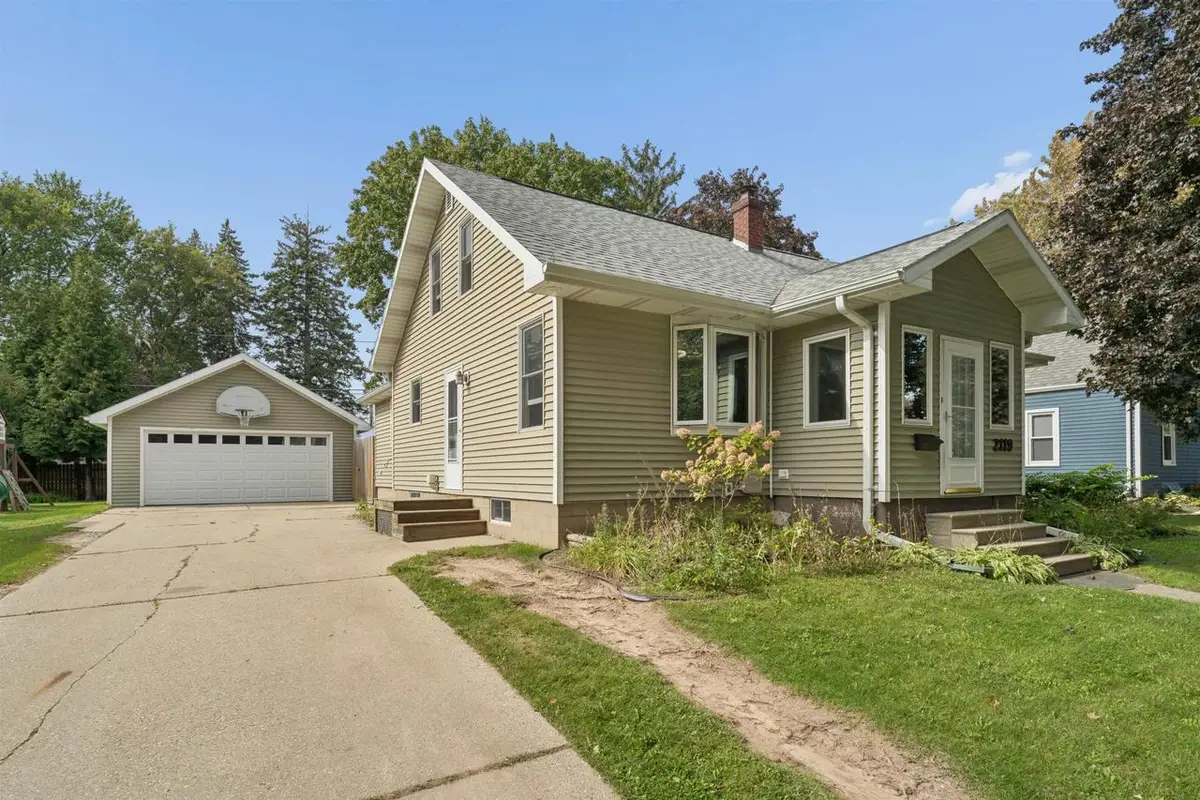 2119 N ERB STREET, Appleton, WI 54911 - #1