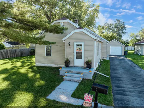 831 W GROVE STREET, Appleton, WI 54915