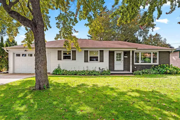 1575 FOREST GLEN DRIVE, Green Bay, WI 54304