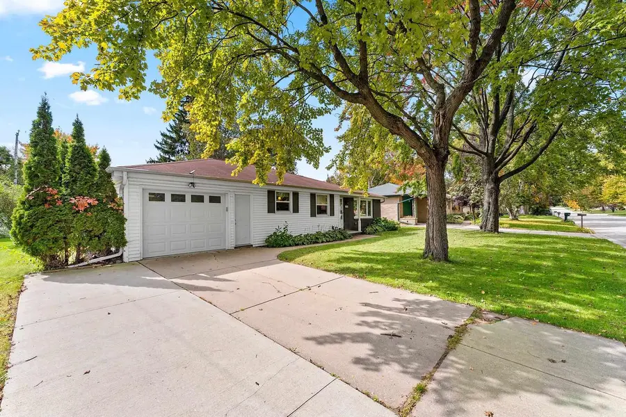 1575 FOREST GLEN DRIVE, Green Bay, WI 54304 - #2