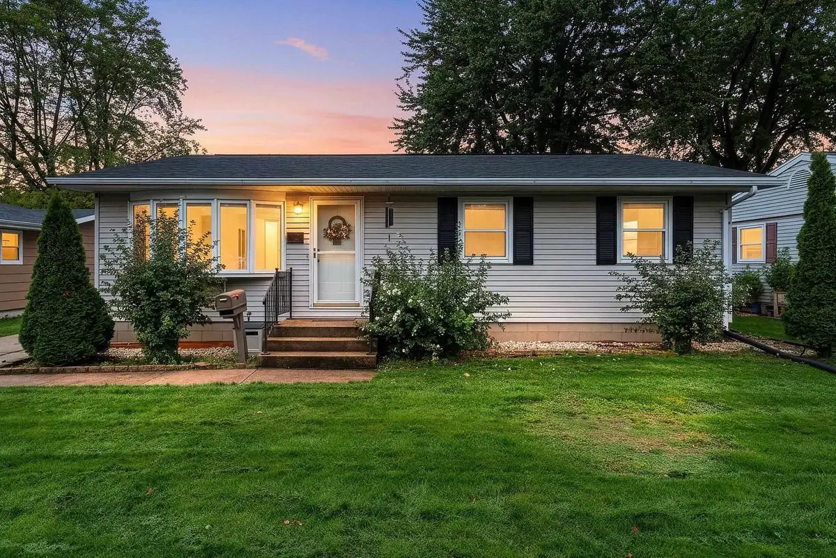 111 N MEADOW STREET, Oshkosh, WI 54902 - #1