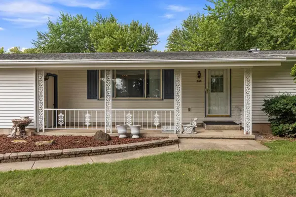 943 N OAKWOOD ROAD, Oshkosh, WI 54904
