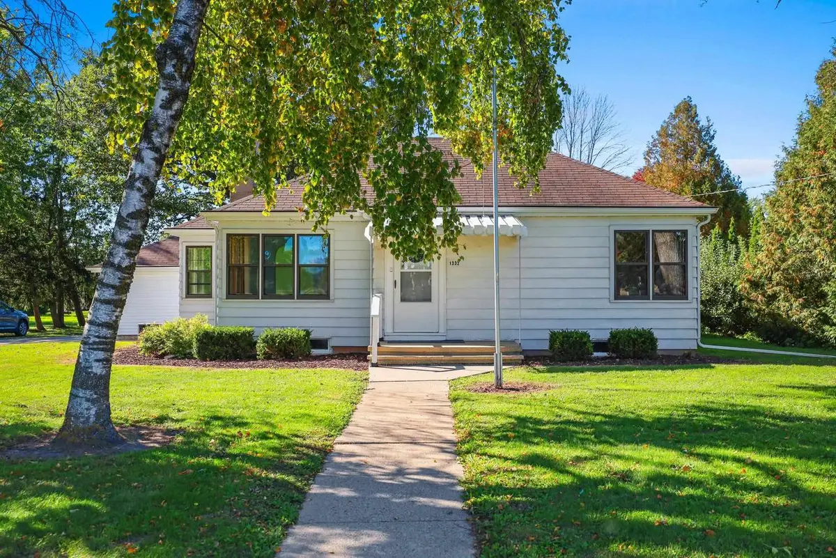 1332 ONEIDA STREET, Menasha, WI 54952 - #1