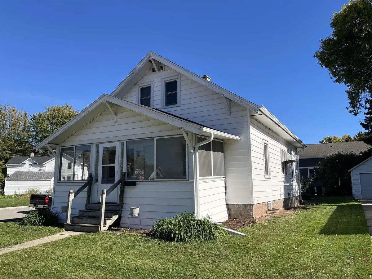 302 PINE STREET, Neenah, WI 54956 - #1