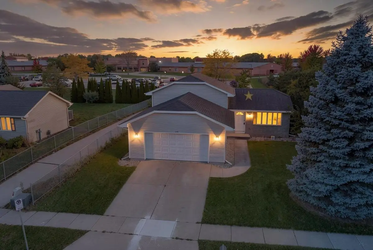 1755 WOODSTOCK STREET, Oshkosh, WI 54904 - #1