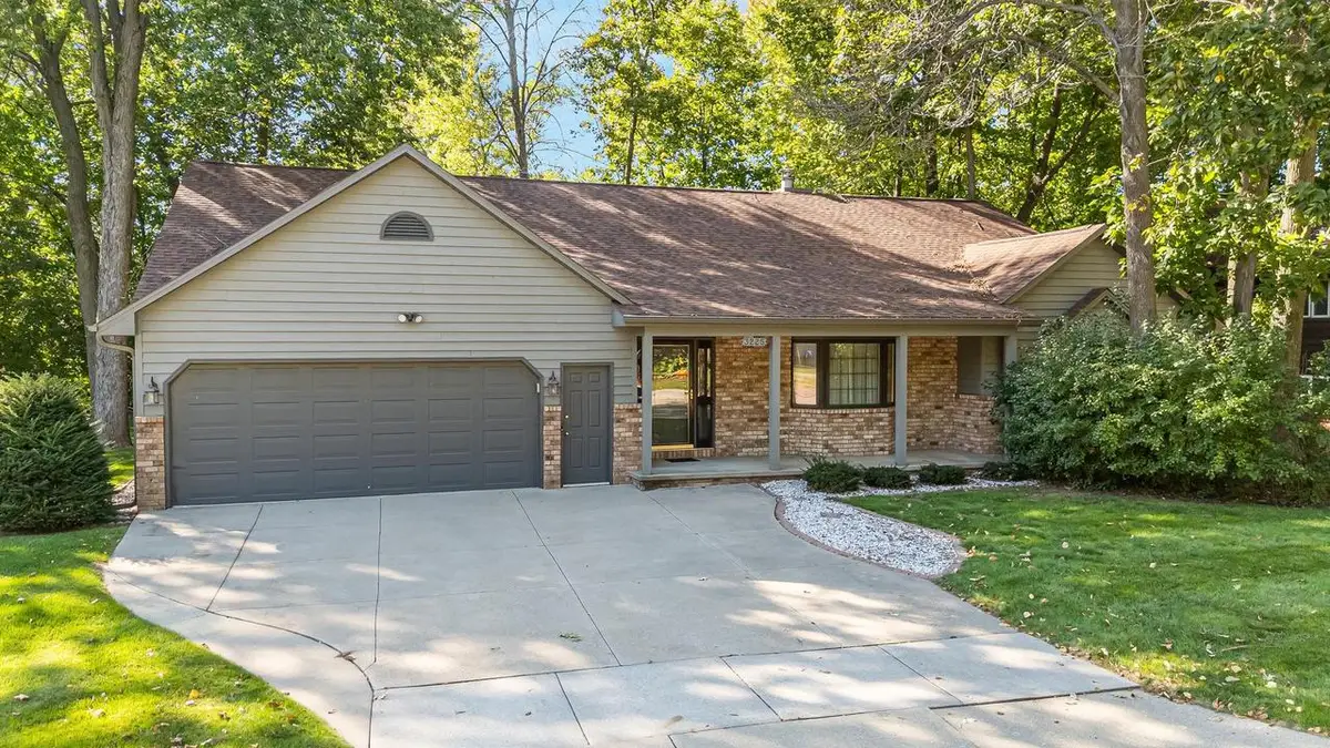 3225 S SCARLET OAK LANE, Appleton, WI 54915 - #1