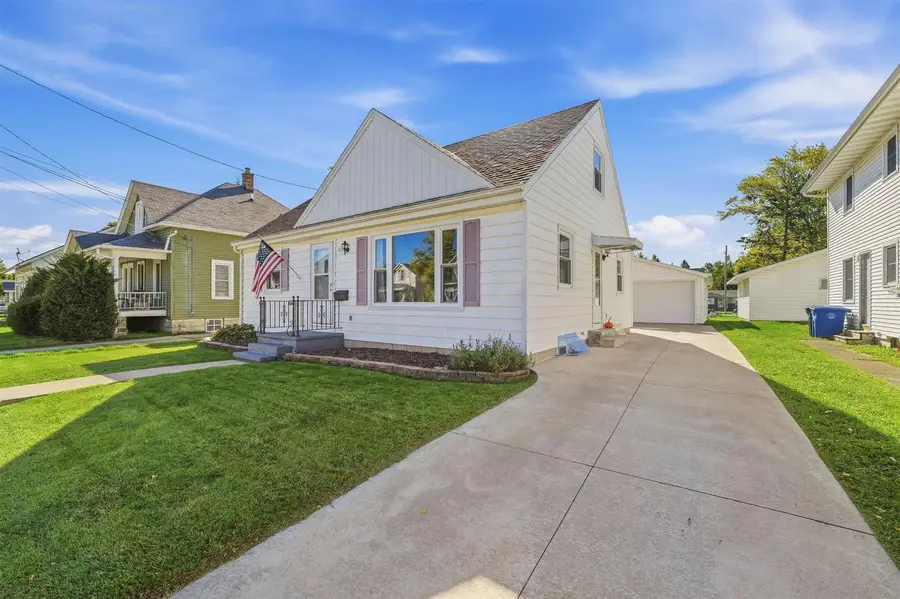 855 W 12TH AVENUE, Oshkosh, WI 54902 - #2