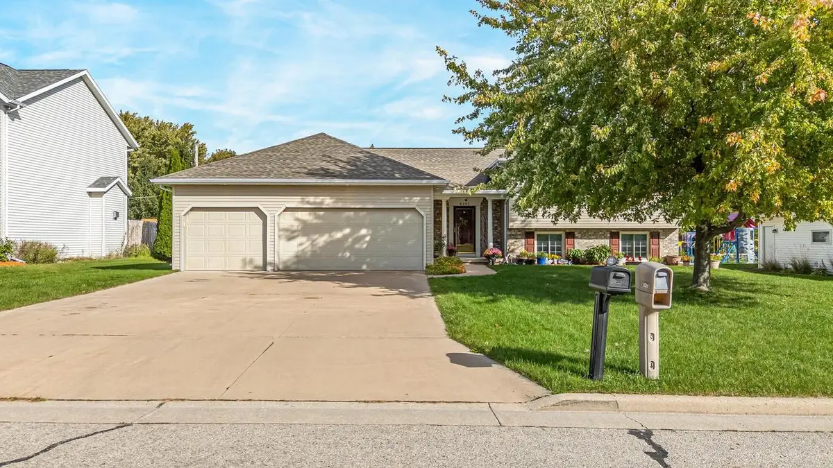 5332 W PLEASANT WAY, Appleton, WI 54913 - #1