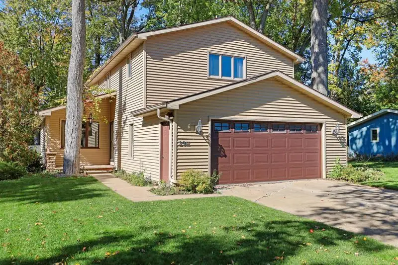 2911 S DELLWOOD STREET, Appleton, WI 54915 - #1