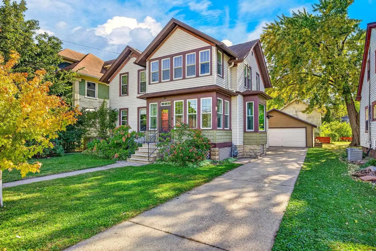 709 W NEW YORK AVENUE, Oshkosh, WI 54901 - #1