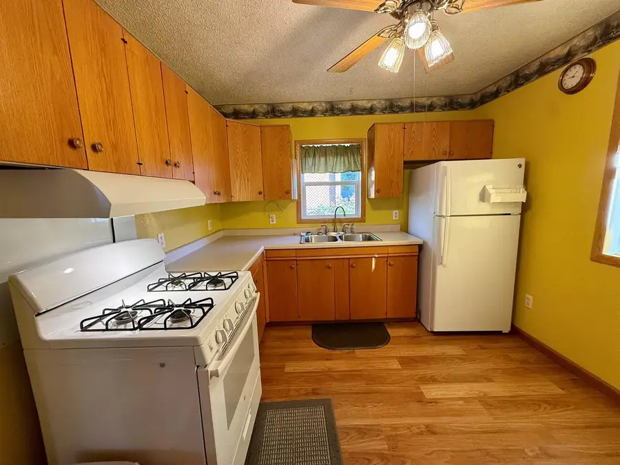 728 W 5TH AVENUE, Oshkosh, WI 54902 - #3