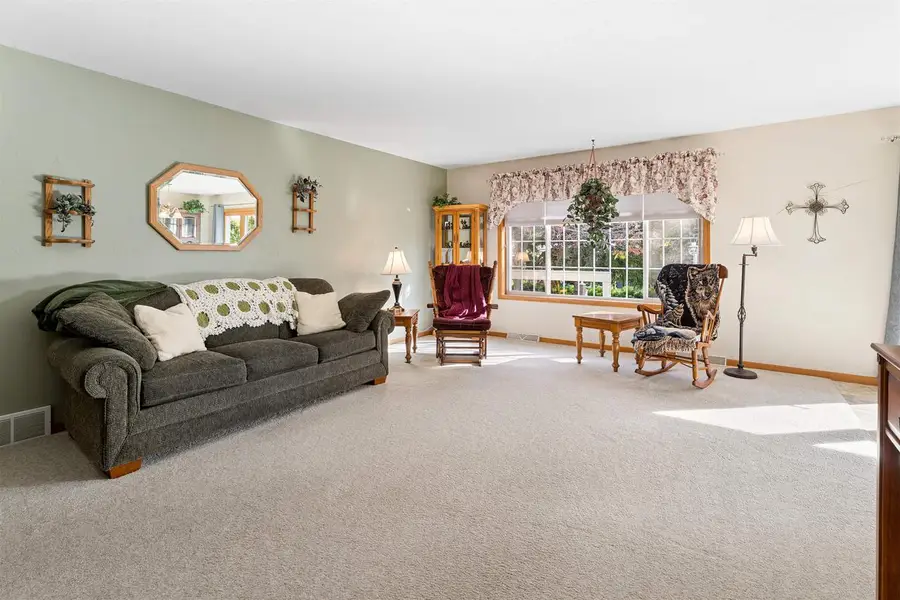 2131 DEER PRAIRIE DRIVE, Neenah, WI 54956 - #2