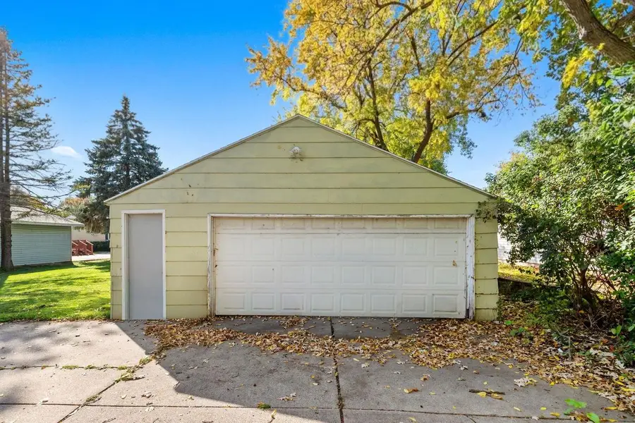 1513 OSHKOSH AVENUE, Oshkosh, WI 54902 - #3