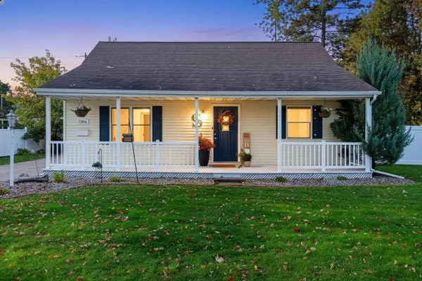 1306 S RIVERDALE DRIVE, Appleton, WI 54914