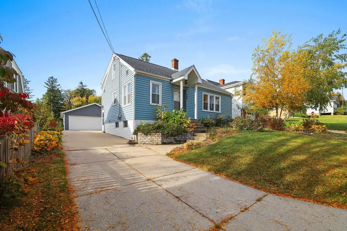 240 E ALLOUEZ AVENUE, Green Bay, WI 54301 - #1