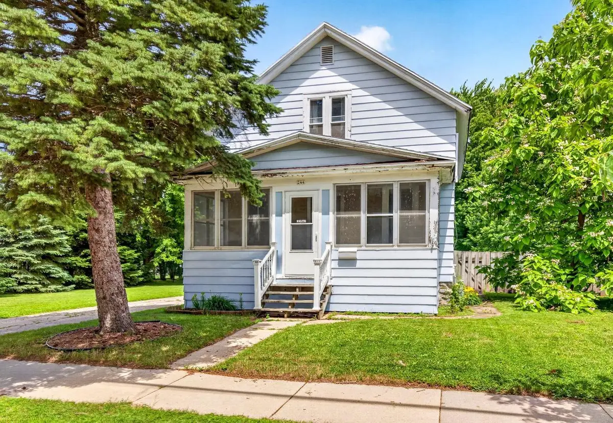 244 W 19TH AVENUE, Oshkosh, WI 54902 - #1