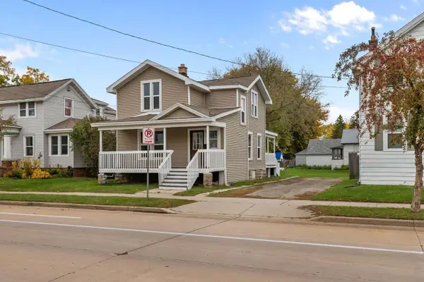 206 W IRVING AVENUE, Oshkosh, WI 54901