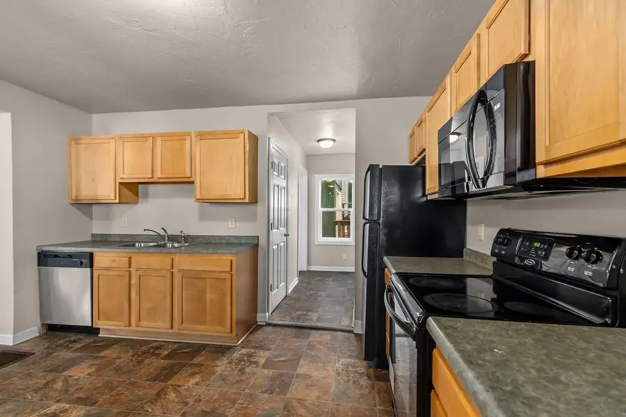 206 W IRVING AVENUE, Oshkosh, WI 54901 - #3