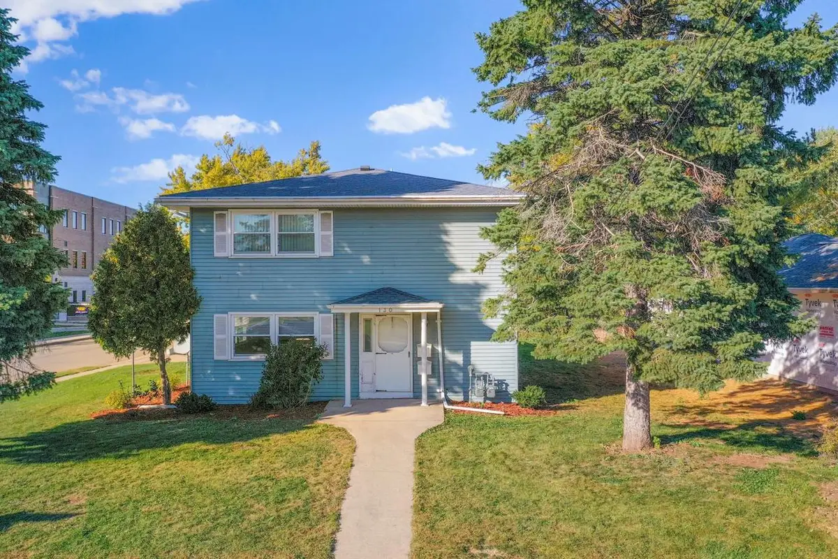 130 W CUSTER AVENUE, Oshkosh, WI 54901 - #1
