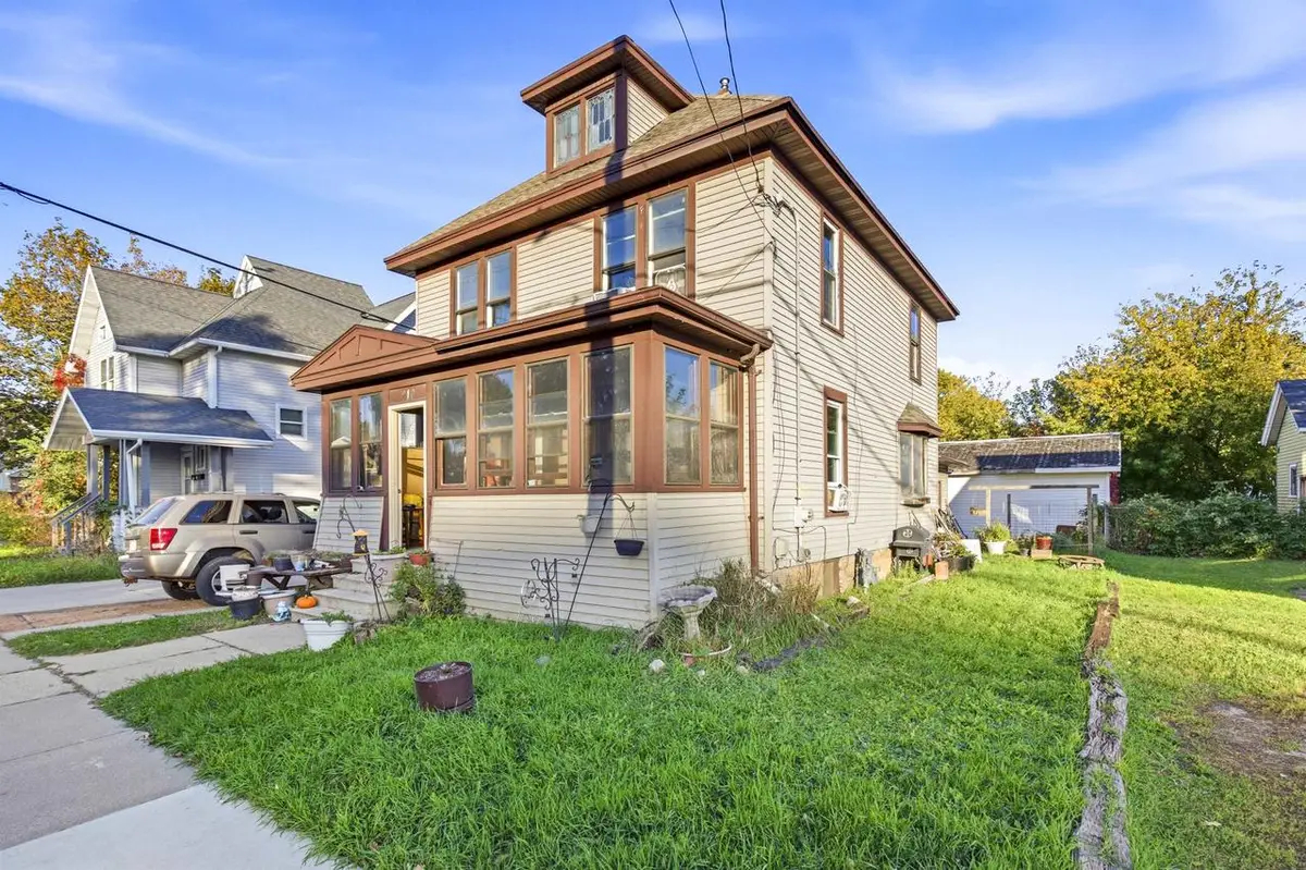 210 BROAD STREET, Oshkosh, WI 54901 - #1