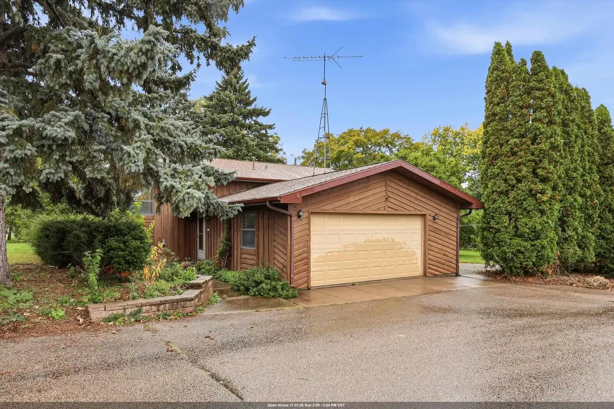 2650 W 20TH AVENUE, Oshkosh, WI 54904 - #1