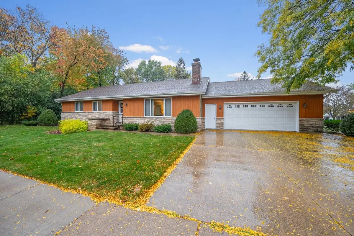 720 E MEADOW GROVE BOULEVARD, Appleton, WI 54915 - #1