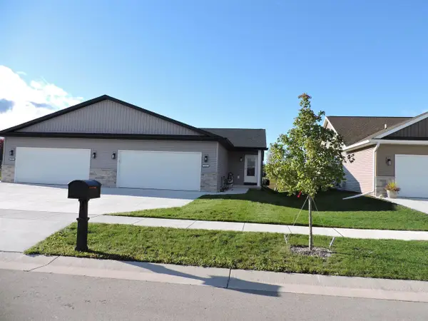 1803 FAIRLAWN COURT, North Fond Du Lac, WI 54937