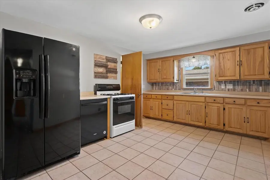 2228 MAGNOLIA LANE, Green Bay, WI 54304 - #2
